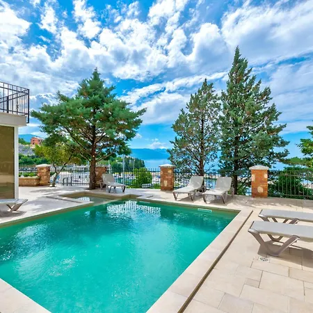 Palace Paulina 3a * Novi Vinodolski