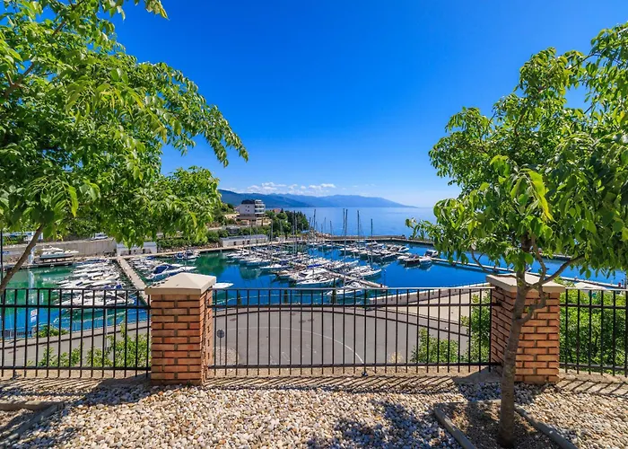 Apartment Palace Paulina 3a Novi Vinodolski